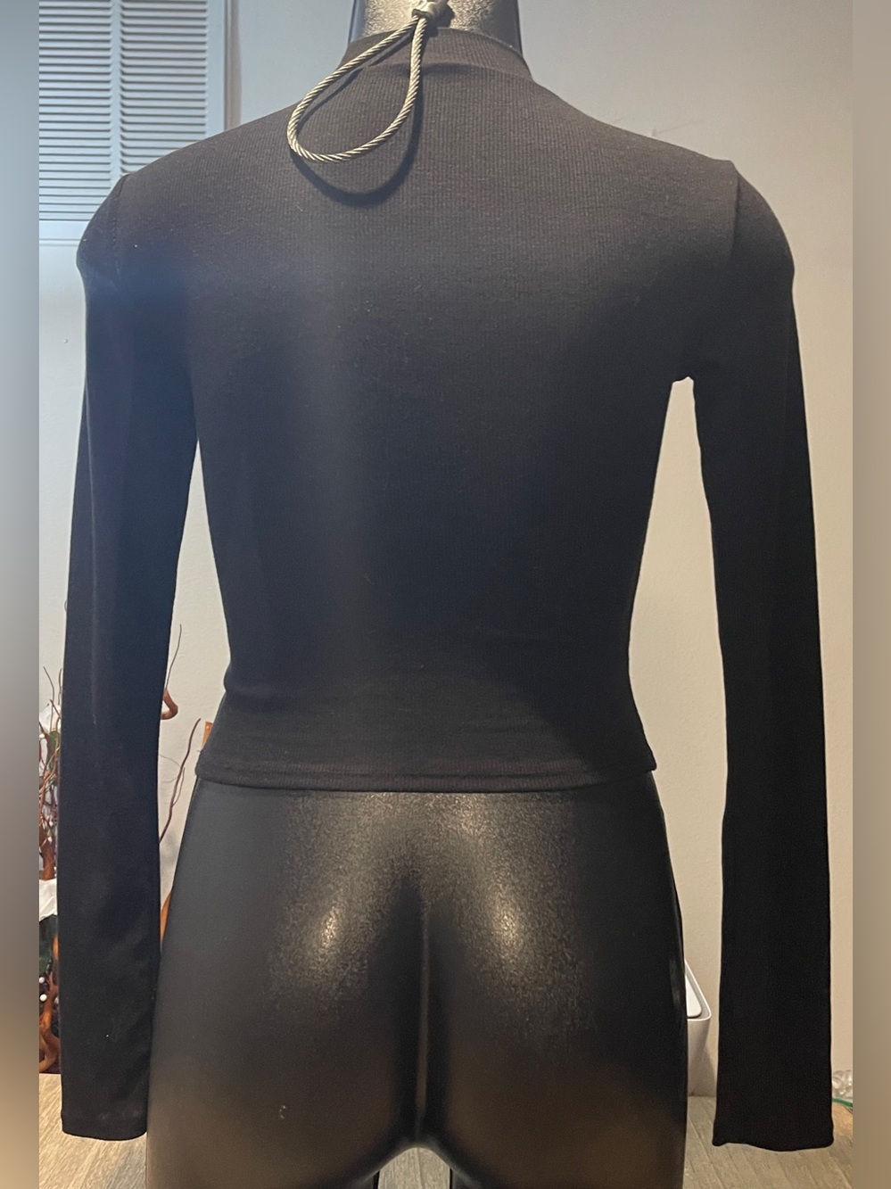 Women’s Garage L/S Ribbed Top, Size Small - Picture 4 of 6